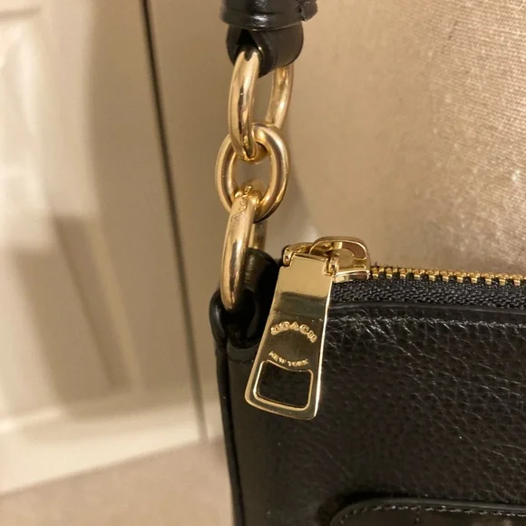 Coach Mae File Black pebble leather crossbody bag with gold hardware like new - Picture 4 of 10